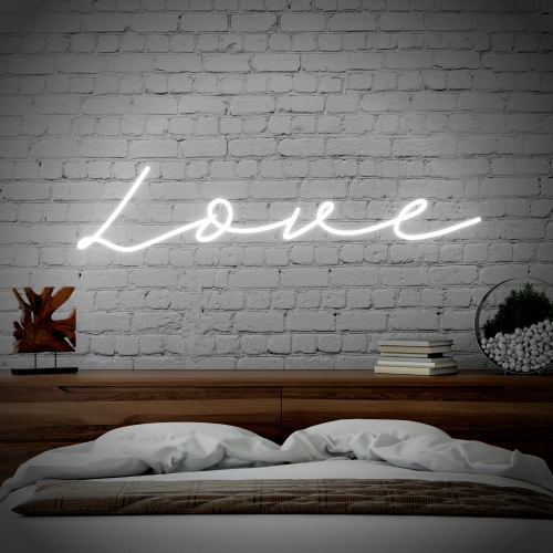 LED-Neonschild „Love“ - Planet Neon Made in London Neonschilder