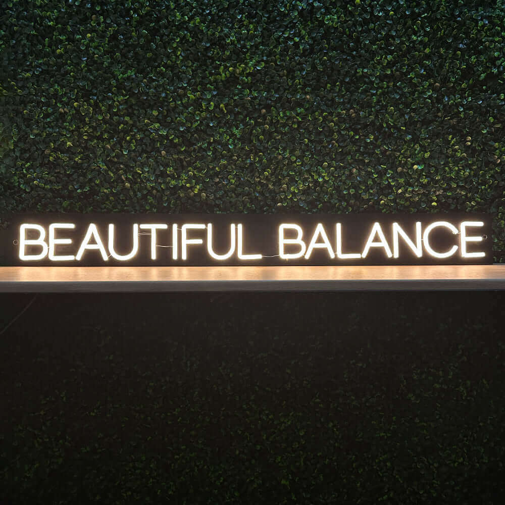 Bellissima insegna al neon RS LED con tabellone nero Balance