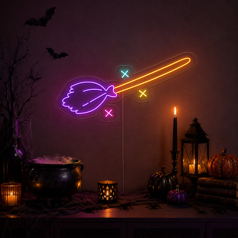 Witch Broom - Halloween LED-valokyltti, valmistettu Lontoossa